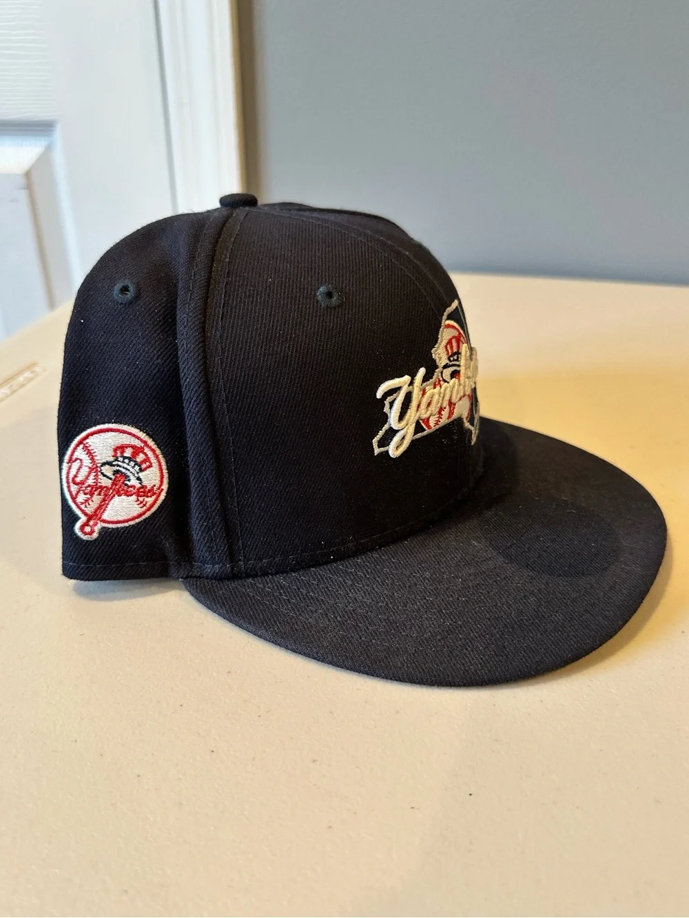 NY Yankees NY State Embroidered 9Fifty SnapBack Hat